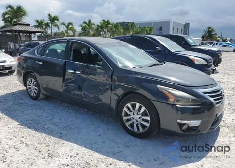 2015 Nissan Altima 2.5 z USA, uszkodzony, nr VIN 1N4AL3AP5FC281198